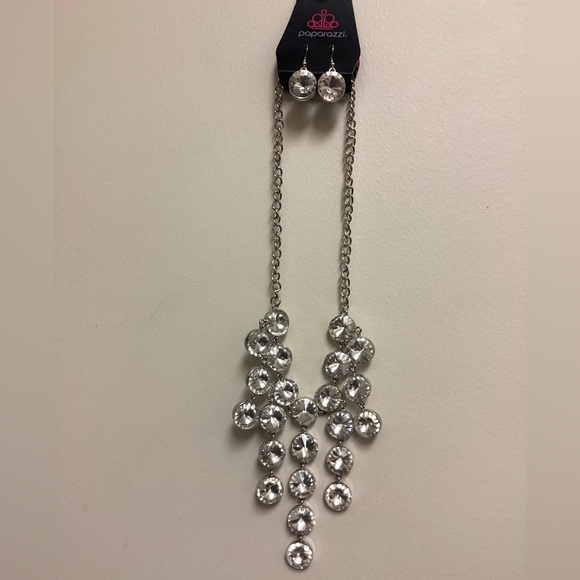 Paparazzi earring and Necklace Set - Picture 2 of 5